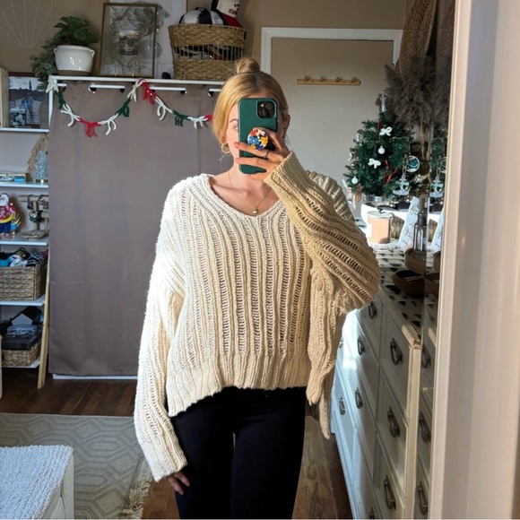 PacSun Sweaters - Pacsun Me to We knit vneck sweater
